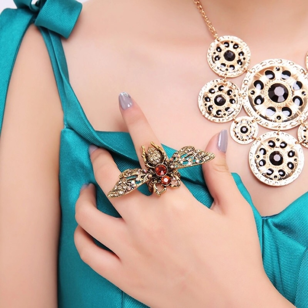 ‼️CLEARANCE ‼️ Luxury Unique Bee Ring - Picture 2 of 5